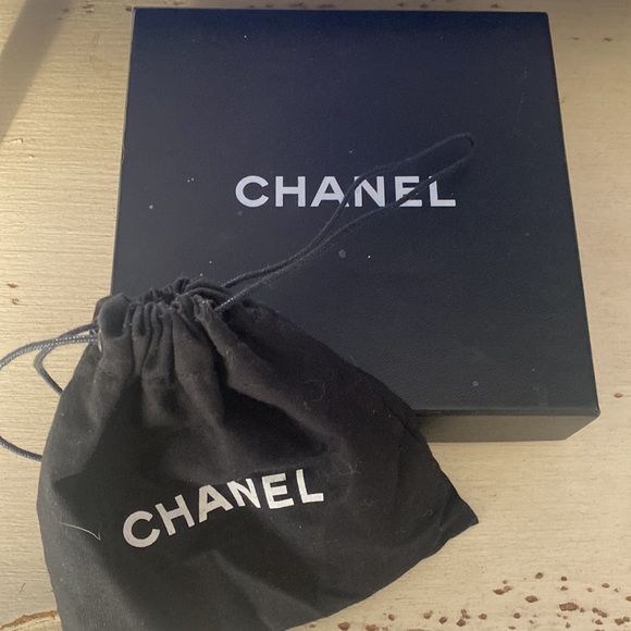 Rare Chanel Graffiti Splatter Paint Pearl Necklace - Picture 6 of 6